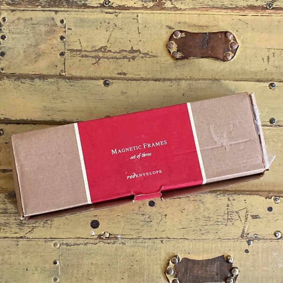 RED ENVELOPE SILVER MINI MAGNETIC PICTURE FRAMES SET OF 3 IN ORIGINAL BOX - Picture 3 of 9